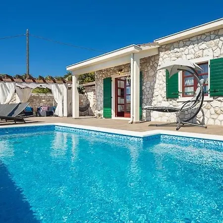 Ctro166 With Private Pool