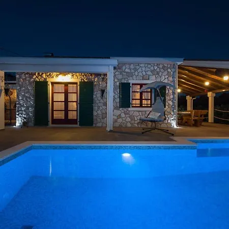 Ctro166 With Private Pool
