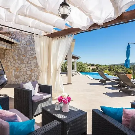 Villa Ctro166 With Private Pool